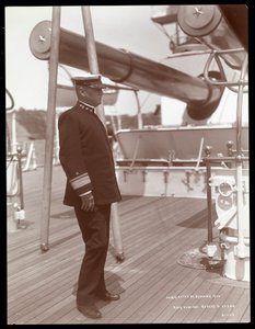 Kontradmirál Robley Dunglison Evans na palubě lodi U.S.S. Maine, 1906 (stříbrný želatinový tisk)